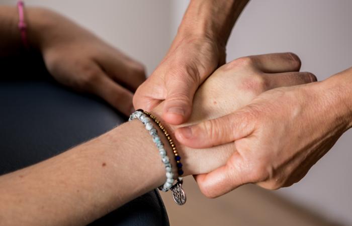 Massage de la main lors du amma